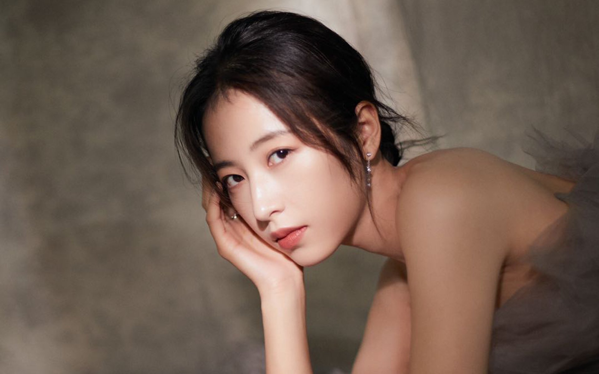 阿森纳连续抢断打断对方控球节奏,阿森纳把球传进球门