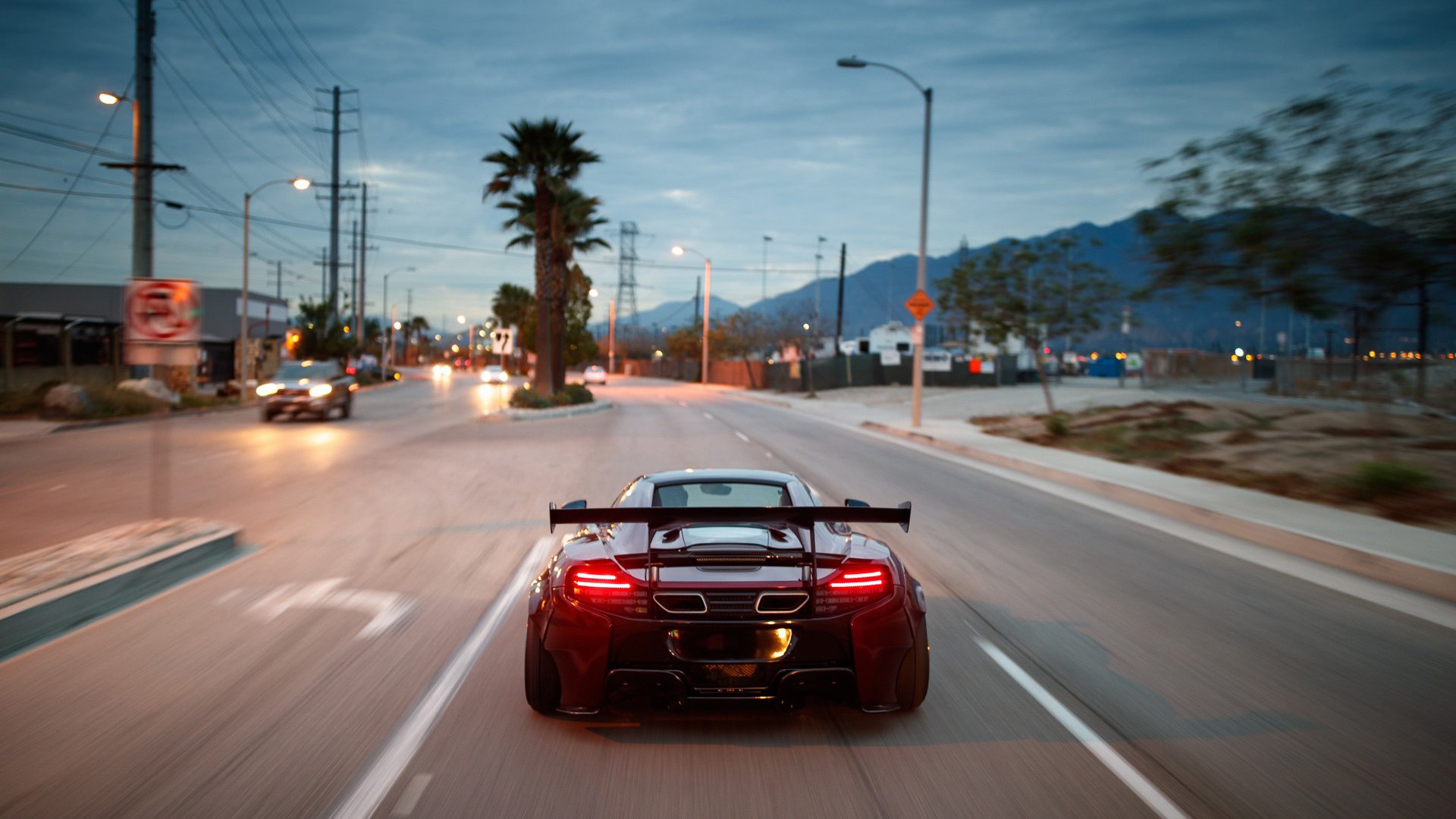 库里连中三记远投勇士再次反超比分,库里远投集锦